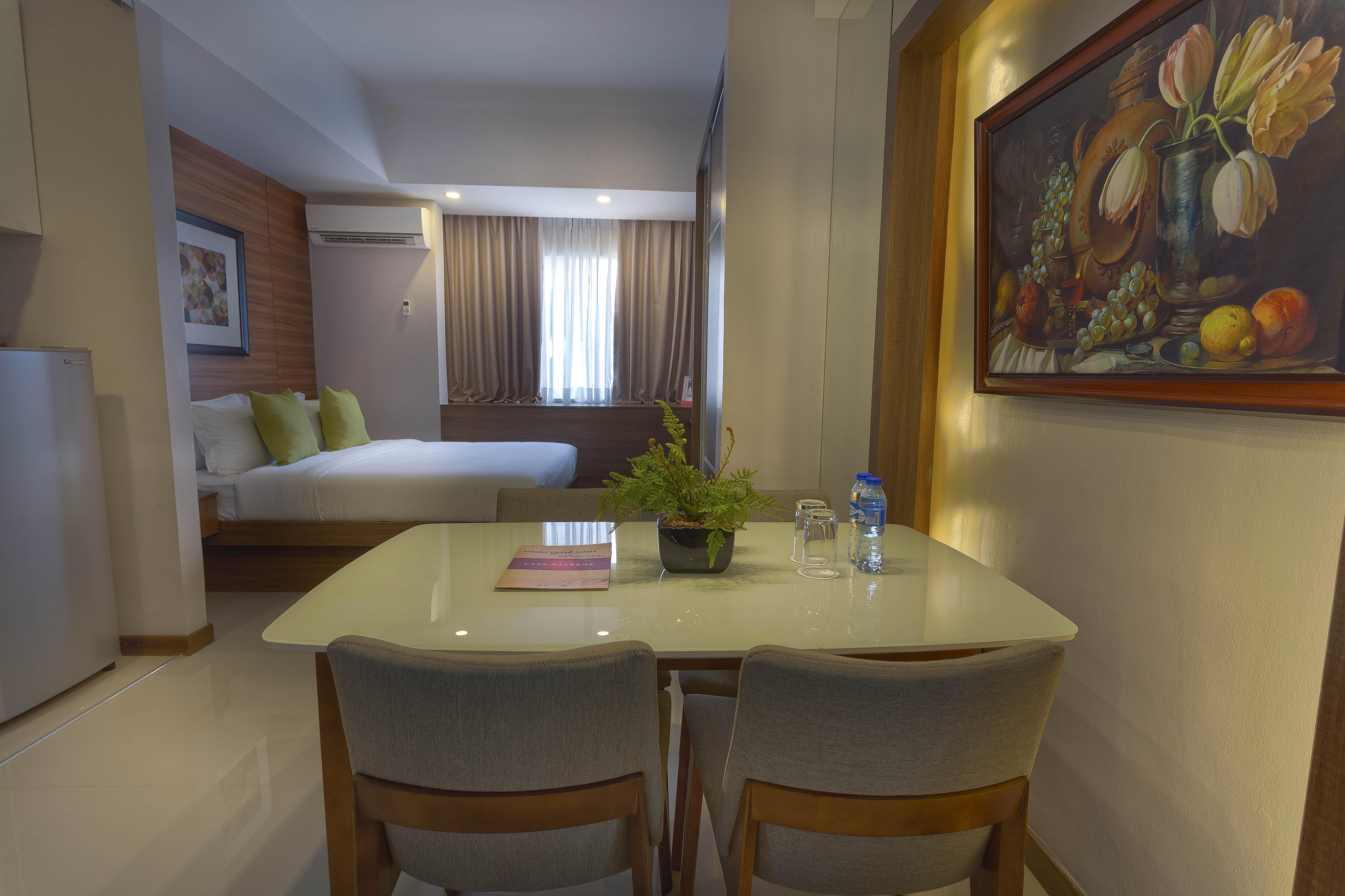 Valero Grand Suites By Swiss-Belhotel Макати Экстерьер фото